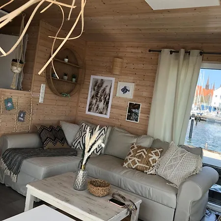 Feriehus Hausboot Koje Kaete Mit Grossem Sonnendeck