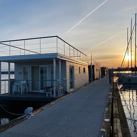 Hausboot Koje Kaete Mit Grossem Sonnendeck Slesvig