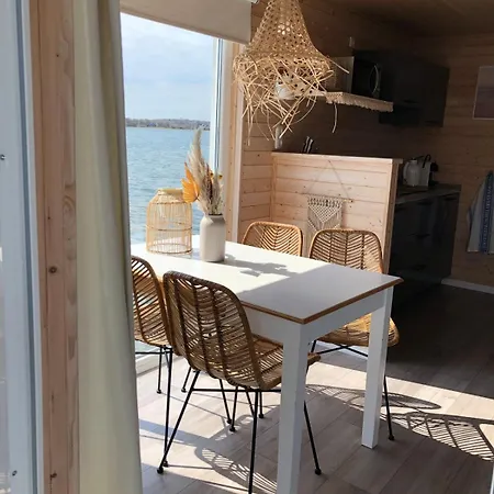 Hausboot Koje Kaete Mit Grossem Sonnendeck Feriehus