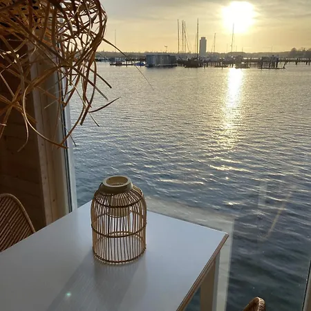 Hausboot Koje Kaete Mit Grossem Sonnendeck Slesvig