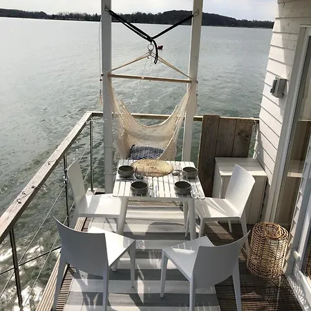 Hausboot Koje Kaete Mit Grossem Sonnendeck *