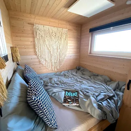Hausboot Koje Kaete Mit Grossem Sonnendeck